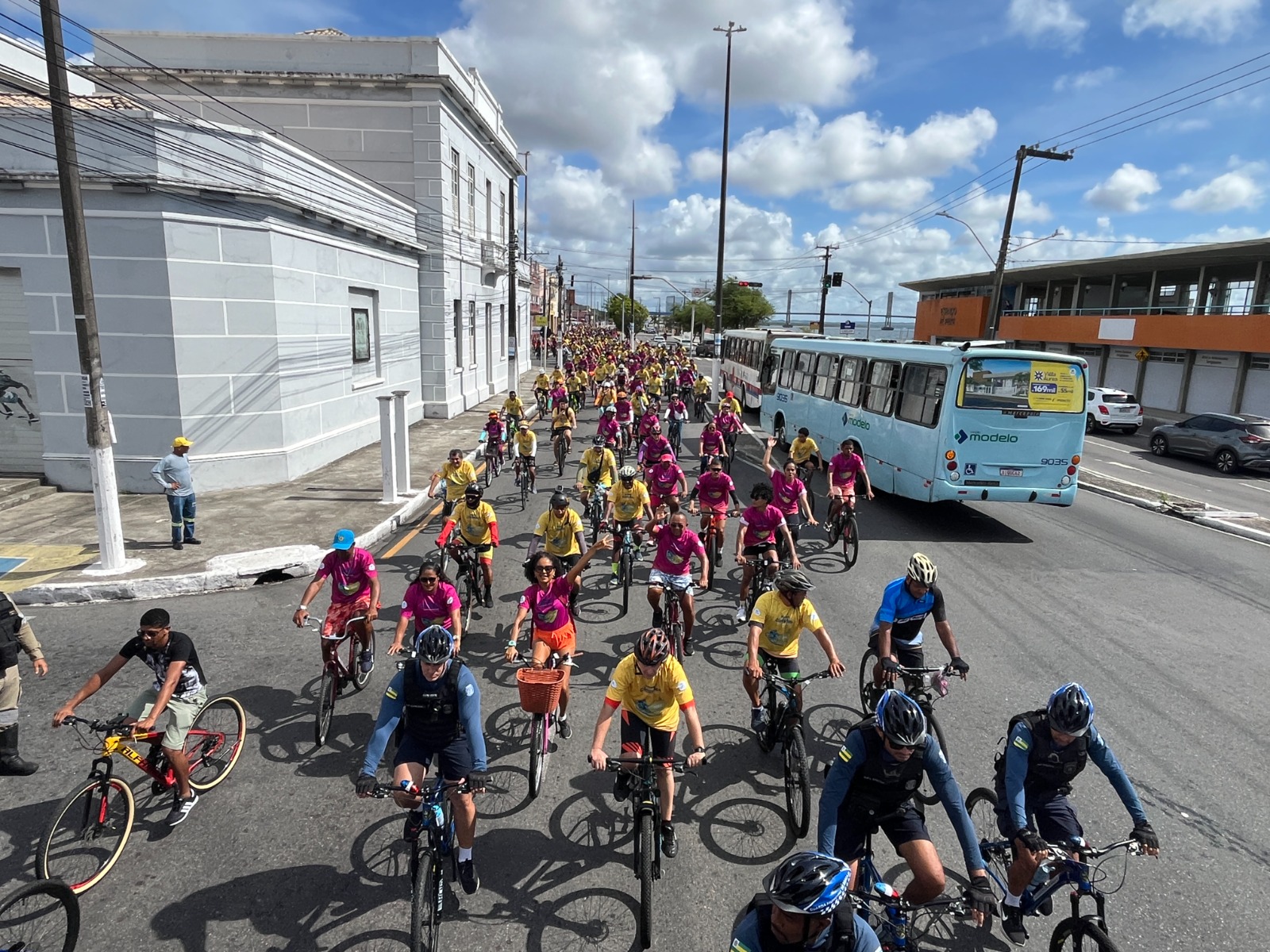 Mais de 3 mil pessoas participam do Passeio Ciclístico em comemoração aos 170 anos de Aracaju - SMTT Aracaju